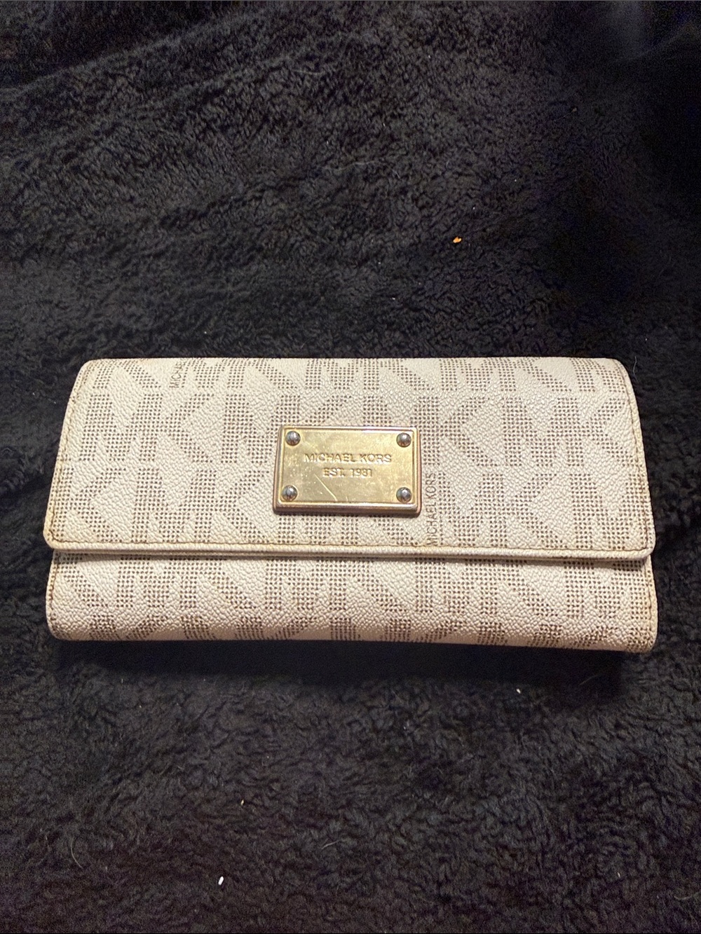 Michael Kors Cream Signature Continental Wallet with Gold Plate